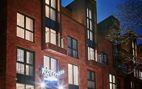 Roomzzz York City
